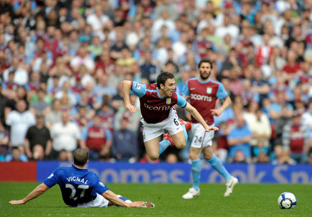 他的缺席使 他的缺席使